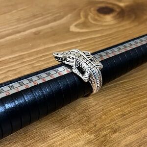 Alligator ring on silver tone with detail in etching size 9